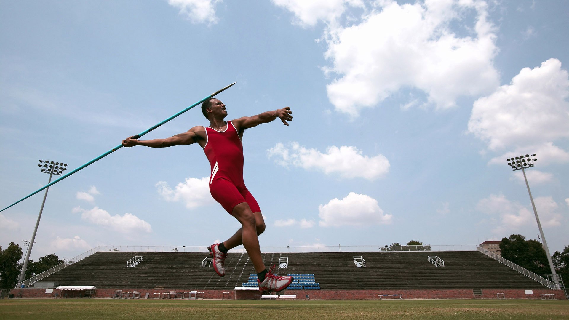 体育新闻中心推动体育媒体内容多渠道分发模式,体育媒体报道的特点